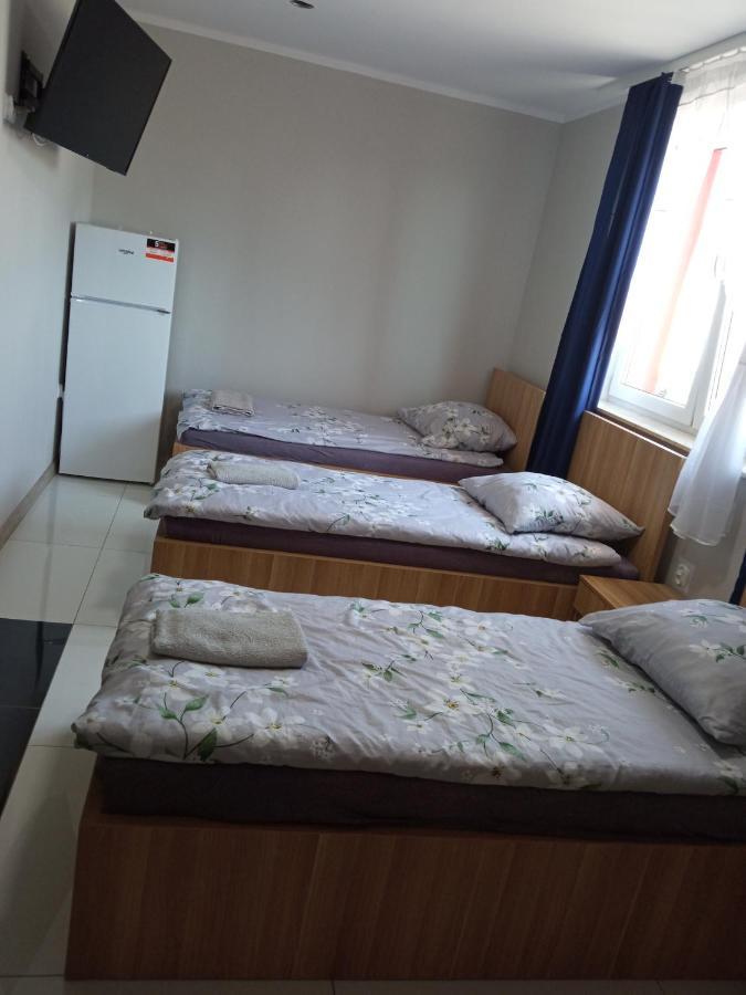 Czerwony Szafir Grodzisk Hostel Grodzisk Mazowiecki Exterior foto