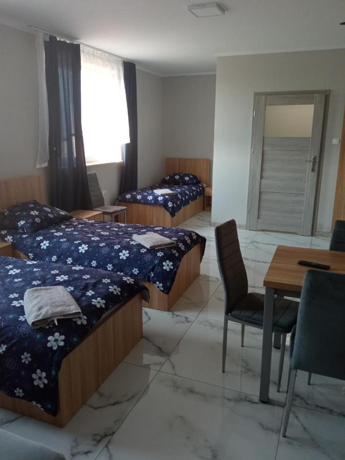 Czerwony Szafir Grodzisk Hostel Grodzisk Mazowiecki Exterior foto