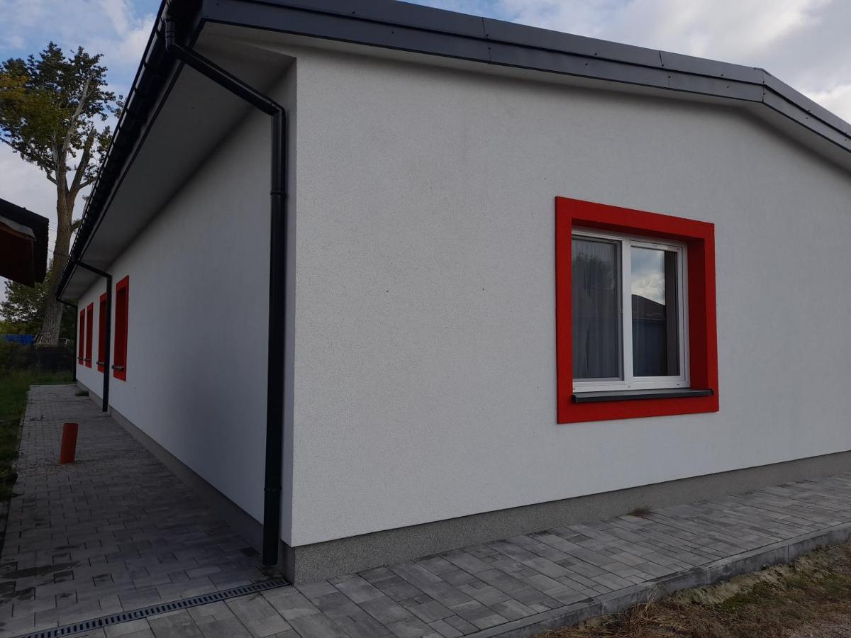 Czerwony Szafir Grodzisk Hostel Grodzisk Mazowiecki Exterior foto